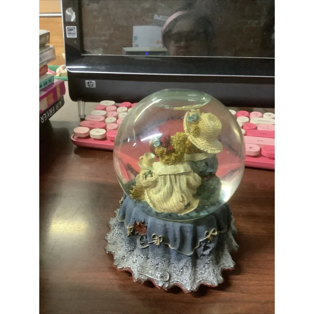Boyds Bears Musical Water Glitter Snow Globe 